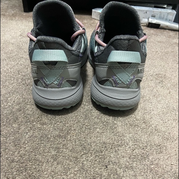 Women’s Merrell hiking shoe - Picture 3 of 6